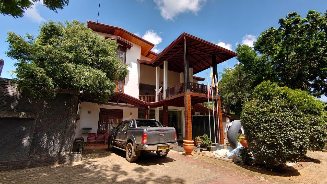 Yala Safari Village Maha Akurugoda Luaran gambar