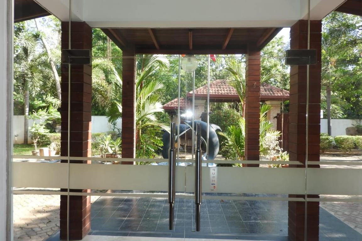 Yala Safari Village Maha Akurugoda Luaran gambar