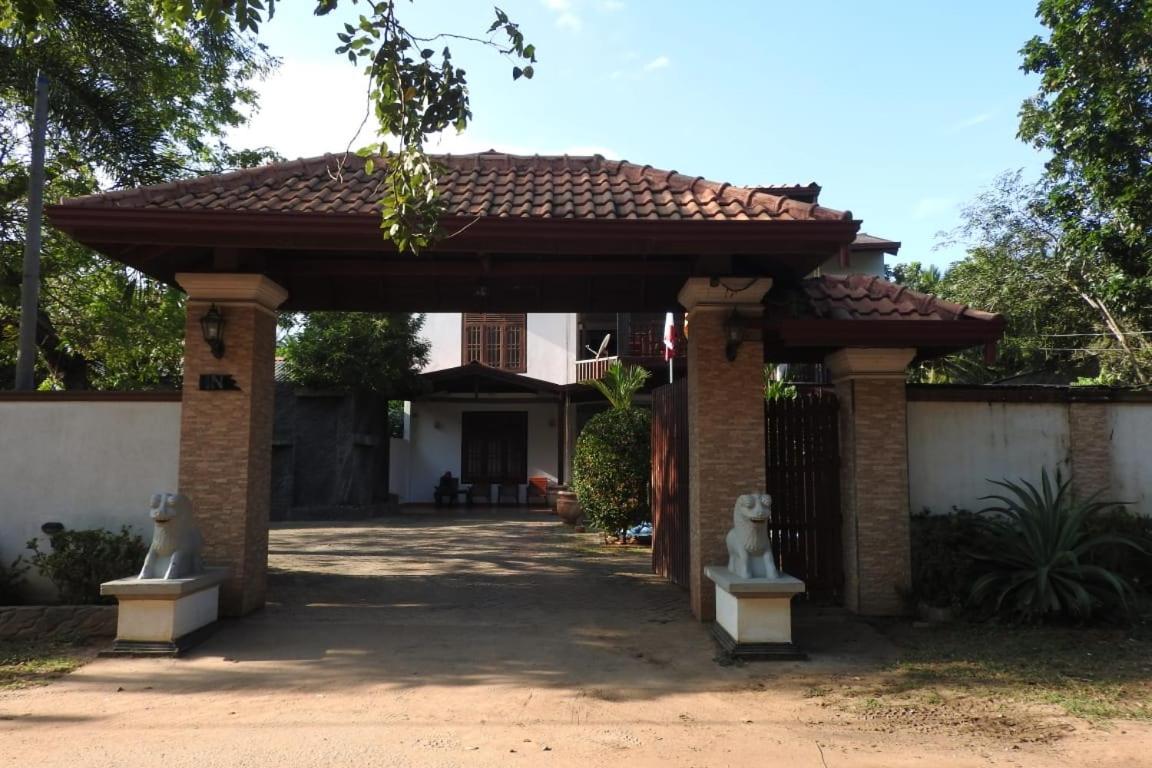 Yala Safari Village Maha Akurugoda Luaran gambar
